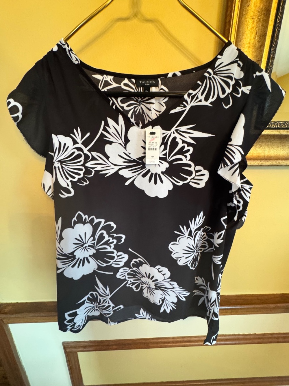 NWT Talbots Petites Black/White Floral Ruffle Cap Sleeve Top Size MP